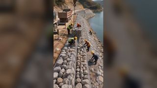 Tidak ada lagi revetment beton yang kaku. Kandang bronjong memungkinkan air & tanah bersirkulasi, memulihkan ekologi alami.