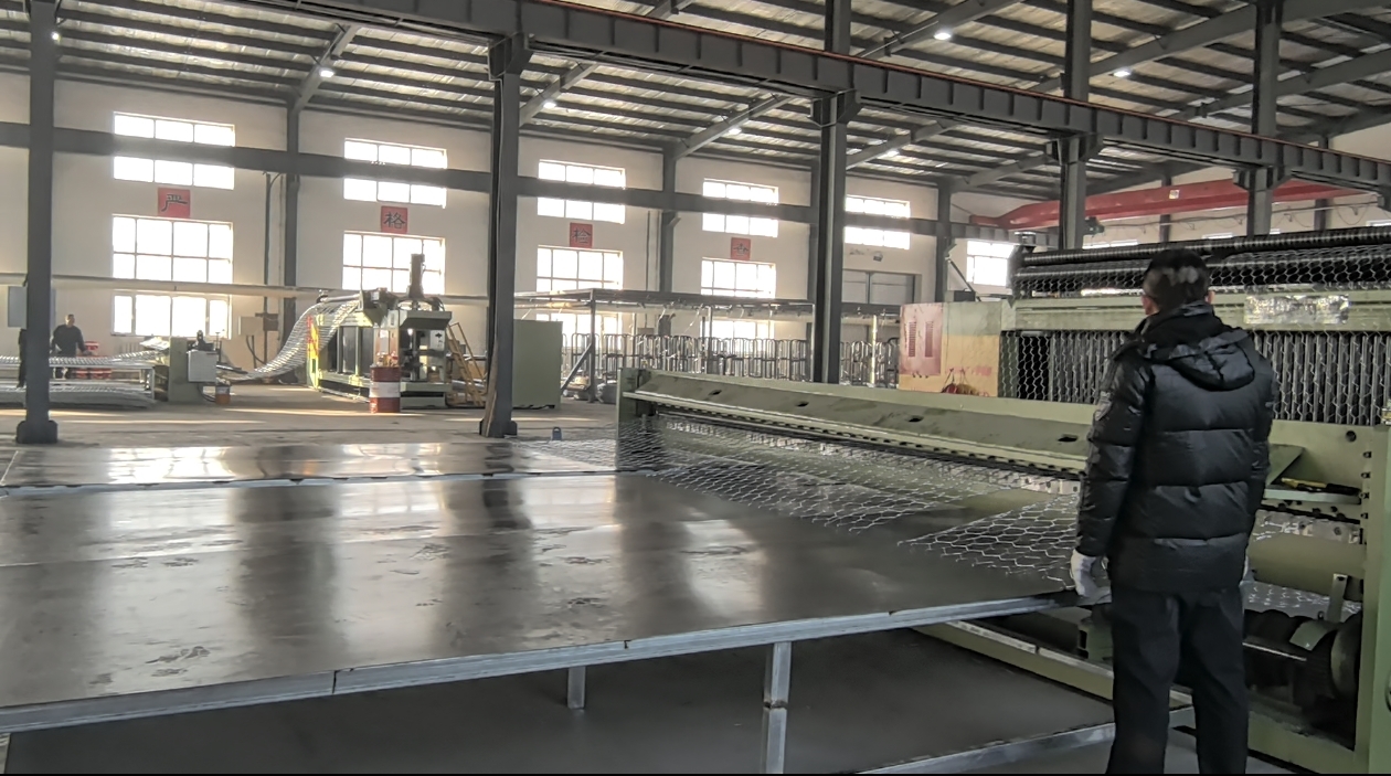 Blog perusahaan terbaru tentang Mengapa Lebih Banyak Produsen Memilih Mesin Gabion Berkecepatan Tinggi Baru Jinlida?