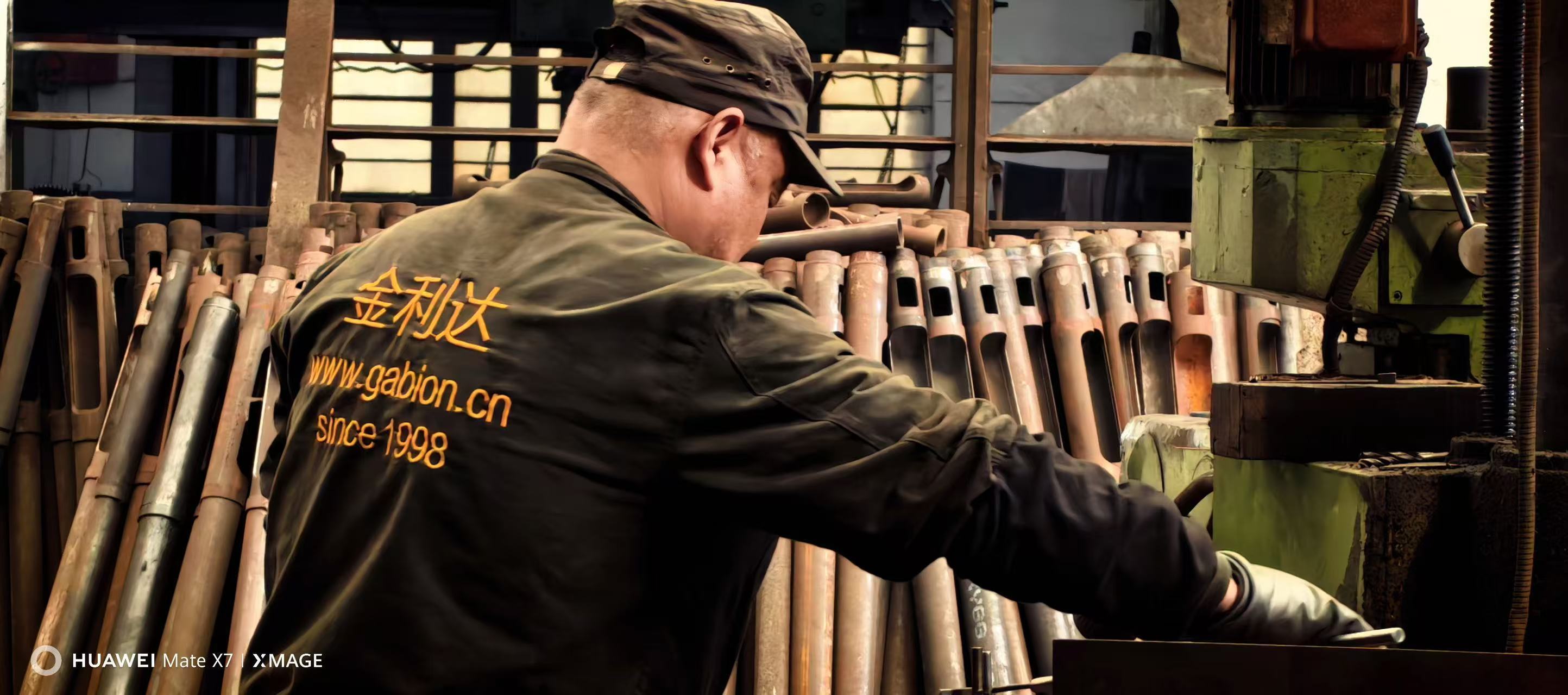 Blog perusahaan terbaru tentang Sejak 1998: JINLIDA sebagai Produsen Sumber Mesin Gabion CNC untuk Produksi Global Wire Mesh