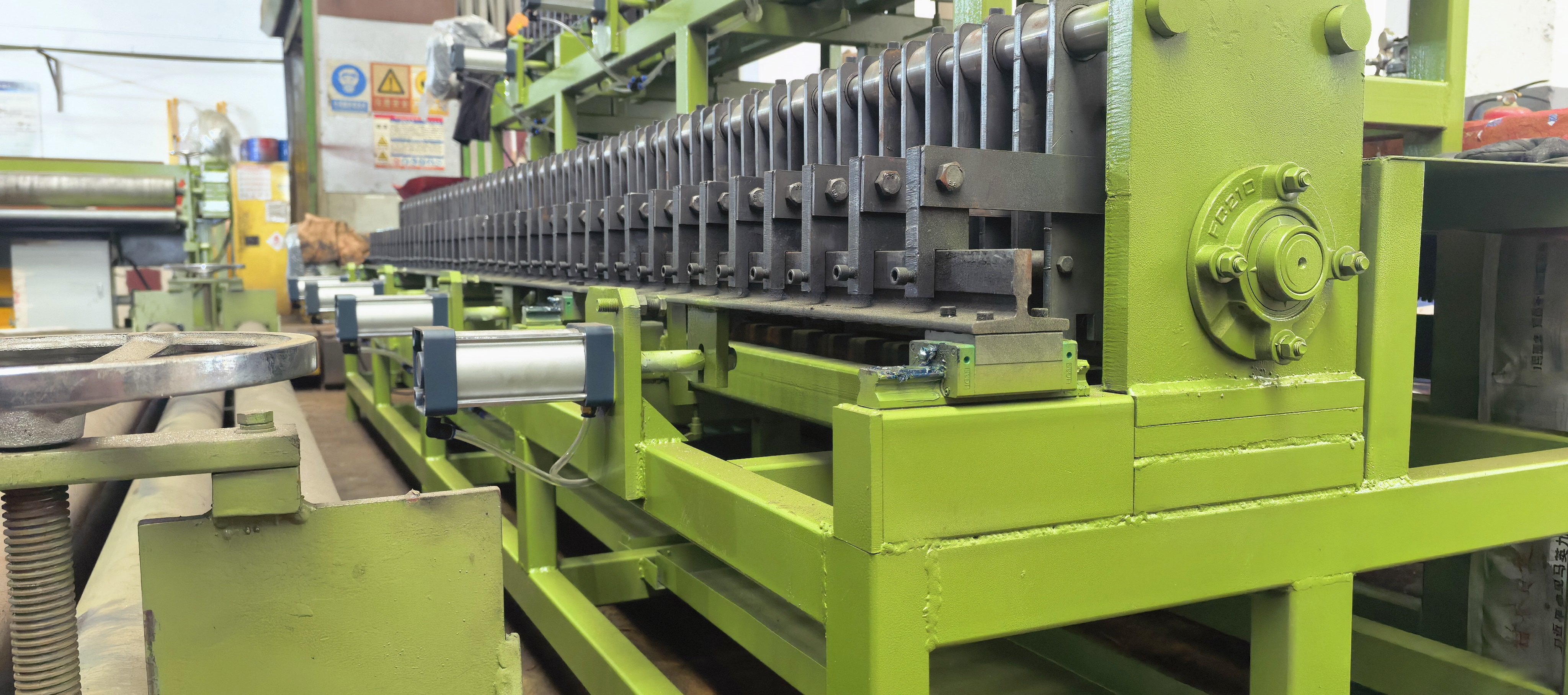 Blog perusahaan terbaru tentang Why Edge Winding Matters: The Benefits of a Reliable Gabion Basket Edge Winding Machine